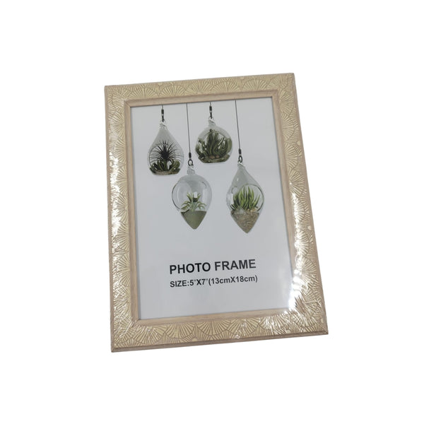MG82832BB PORTARETRATO PLASTICO 5 X 7 PUL 3 MOD EMPLAYADO CON 1 PZ O CAJA CON 72 PZS