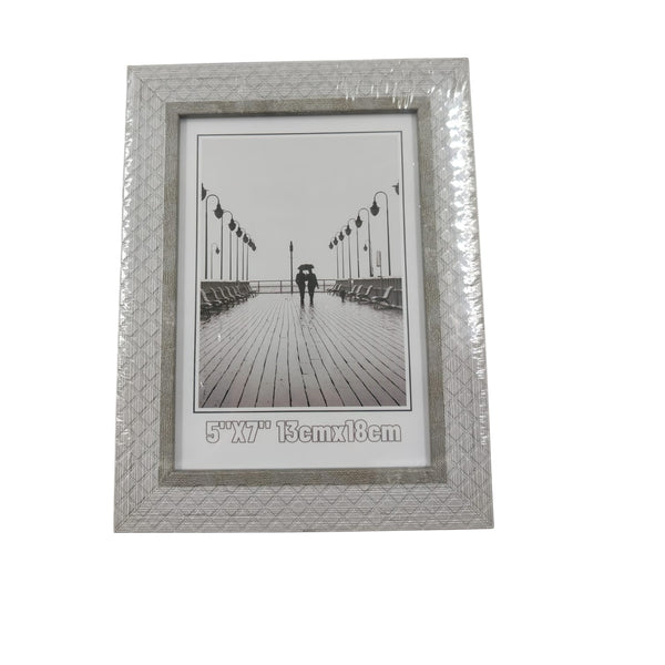 MG2301B  PORTARETRATO PLASTICO 5x7 PULGADAS, 3 MOD EMPLAYADO CON 1 PZ O CAJA CON 72 PZS