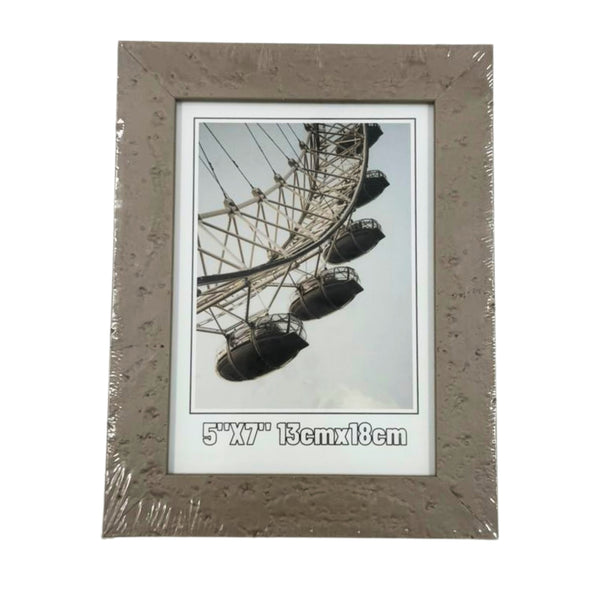 MG2304B PORTARETRATO PLASTICO 5x7 PULGADAS 3 MOD EMPLAYADO CON 1 PZ O CAJA CON 72 PZS